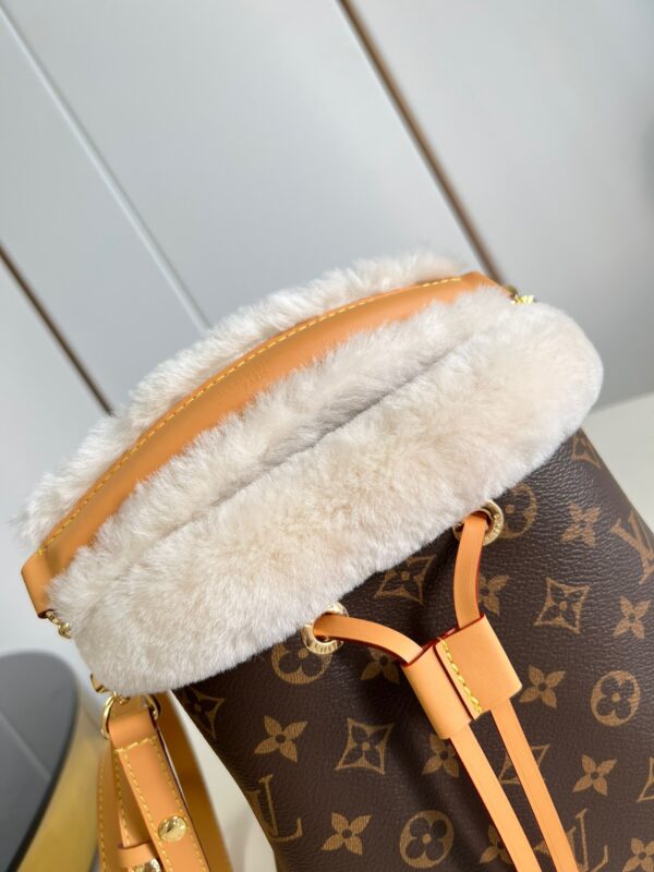 Replica Louis Vuitton LV NÉONOÉ BB Bag M46319 4