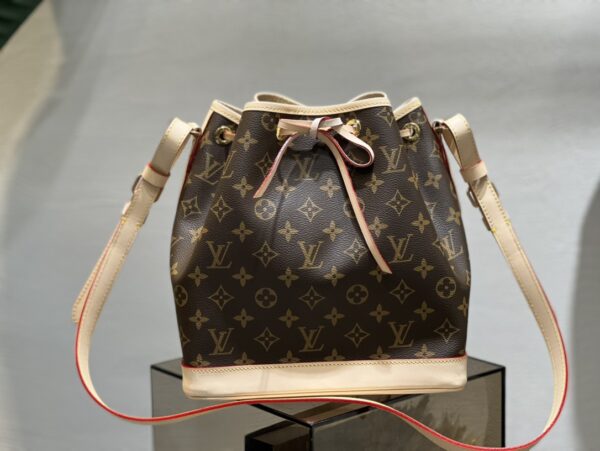 Replica Louis Vuitton LV Petit Noé Bag M40818 4