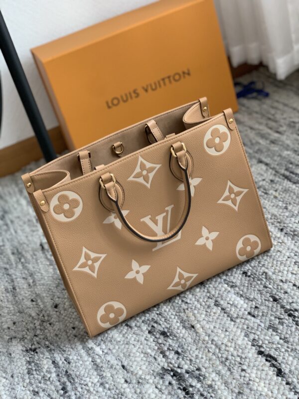 Replica Louis Vuitton LV ONTHEGO MM Arizona Beige Bag M45982 3