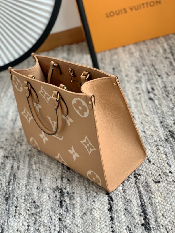 Replica Louis Vuitton LV ONTHEGO MM Arizona Beige Bag M45982 4