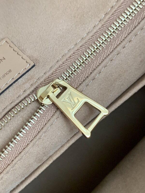 Replica Louis Vuitton LV ONTHEGO MM Arizona Beige Bag M45982 10