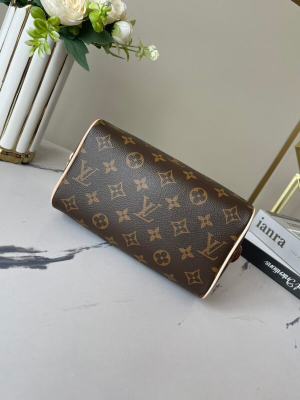 Replica Louis Vuitton LV SPEEDY BANDOULIÈRE 20 Bag M46234 6