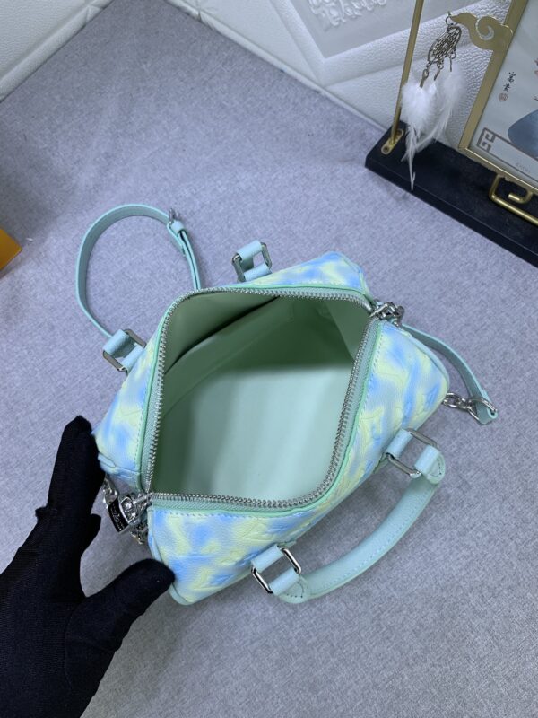 Replica Louis Vuitton LV SPEEDY BANDOULIÈRE 20 Vert d'eau Green Bag M46092 10