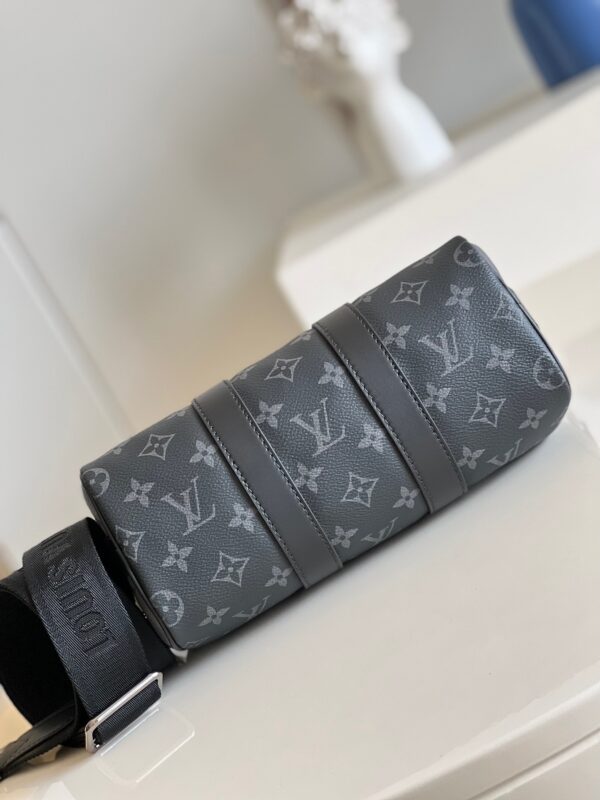 Replica Louis Vuitton LV Keepall Bandoulière 25 M46271 6