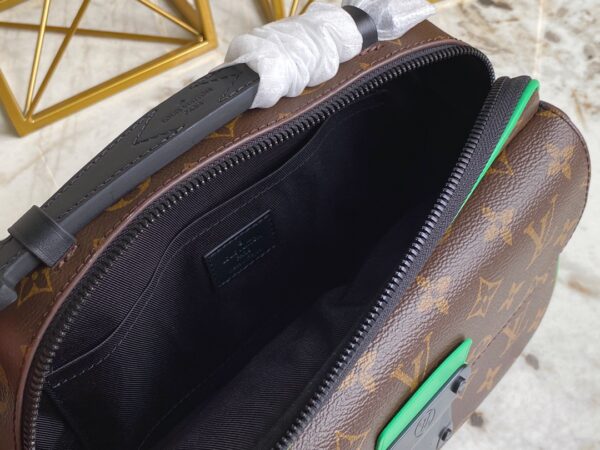 Replica Louis Vuitton S LOCK MESSENGER LV M46246 3