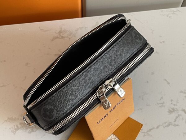 Replica Louis Vuitton ALPHA WEARABLE LV WALLET M81260 11