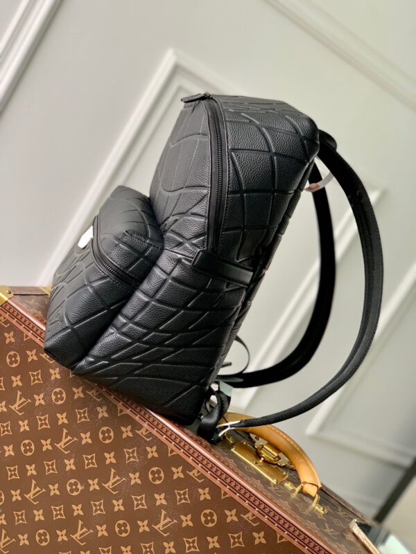 Replica Louis Vuitton Discovery Backpack LV M21391 11