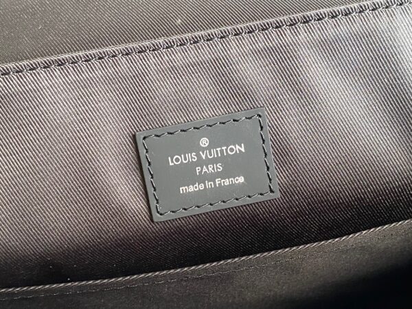 Replica Louis Vuitton DISTRICT PM LV M45272 5