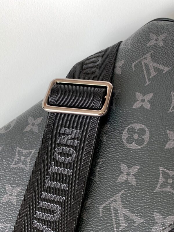 Replica Louis Vuitton DISTRICT PM LV M46255 10