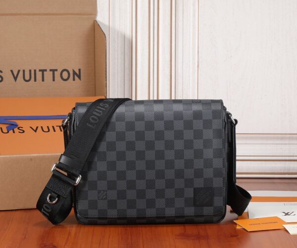 Replica Louis Vuitton DISTRICT PM LV N42710 4