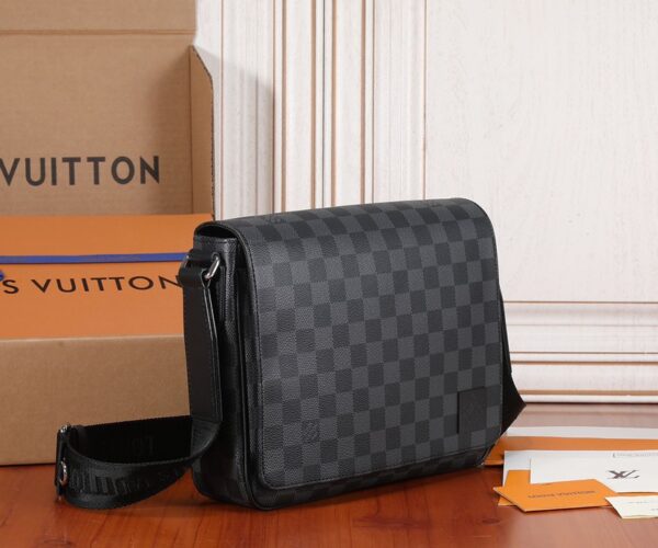 Replica Louis Vuitton DISTRICT PM LV N42710 5