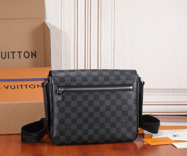 Replica Louis Vuitton DISTRICT PM LV N42710 6