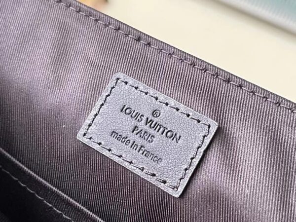 Replica Louis Vuitton DISTRICT PM LV N42711 10