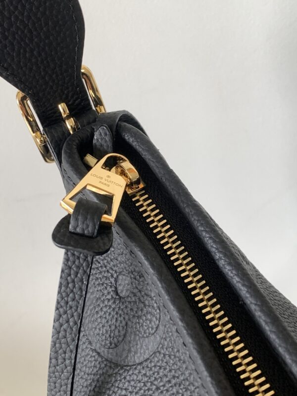 Replica Louis Vuitton LV CARRYALL PM M46288 9