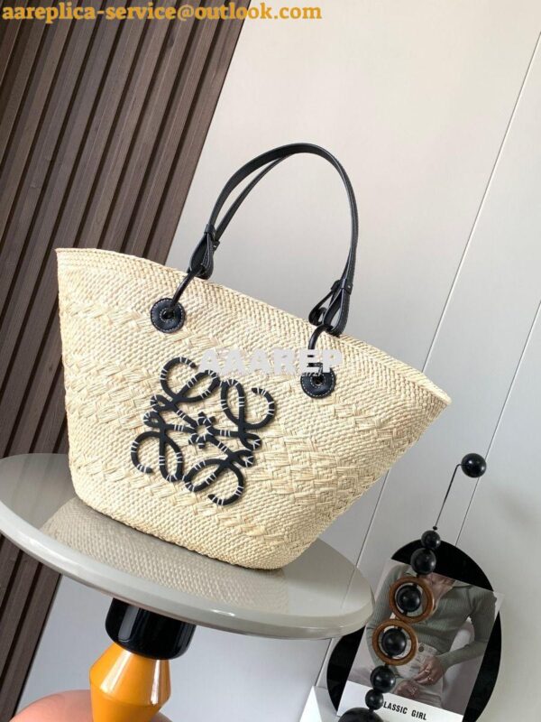 Replica Loewe Anagram Basket bag in Iraca Palm and Black Calfskin A223 5