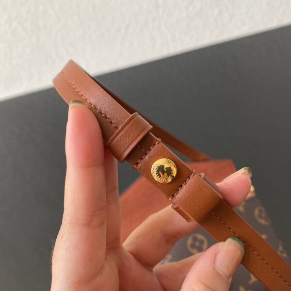 Replica Louis Vuitton Padlock On Strap LV M80763 3