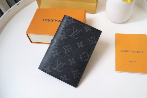 Replica Louis Vuitton PASSPORT COVER WALLET LV M64501 3