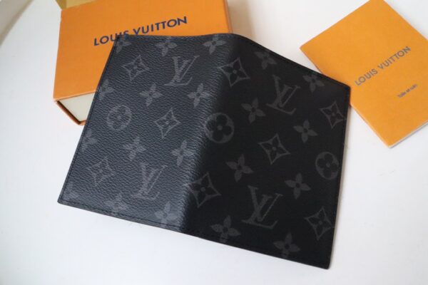 Replica Louis Vuitton PASSPORT COVER WALLET LV M64501 6