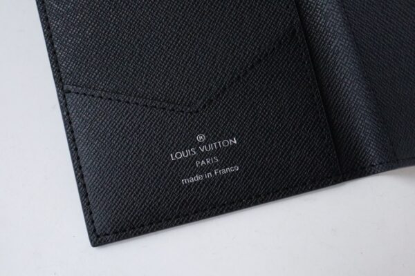 Replica Louis Vuitton PASSPORT COVER WALLET LV M64501 8