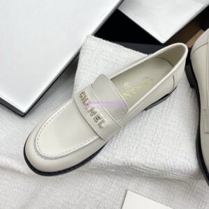 Replica CHANEL 25SS LOGO RHINESTONES CALFSKIN MOCCASINS LOAFER G37433 WHITE 2
