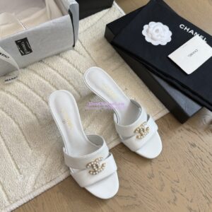 Replica Chanel 25SS CC Pearls Mules with Pearls Heel 50mm Calfskin White G46484