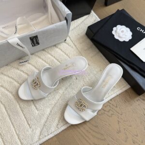 Replica Chanel 25SS CC Pearls Mules with Pearls Heel 50mm Calfskin White G46484 2