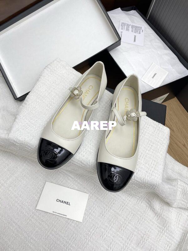 Replica Chanel 25SS Mary Janes Lambskin and Clover Clasp G46377 White