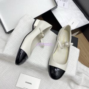 Replica Chanel 25SS Mary Janes Lambskin and Clover Clasp G46377 White 2