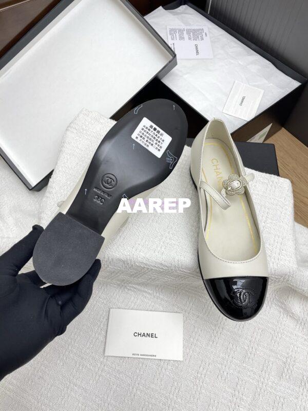 Replica Chanel 25SS Mary Janes Lambskin and Clover Clasp G46377 White 6