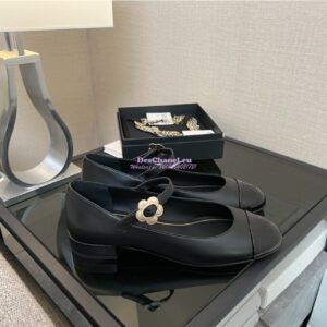 Replica Chanel 25A Lambskin Mary Jane Pumps with Camellia Flower Detail and Patent Toe G46200