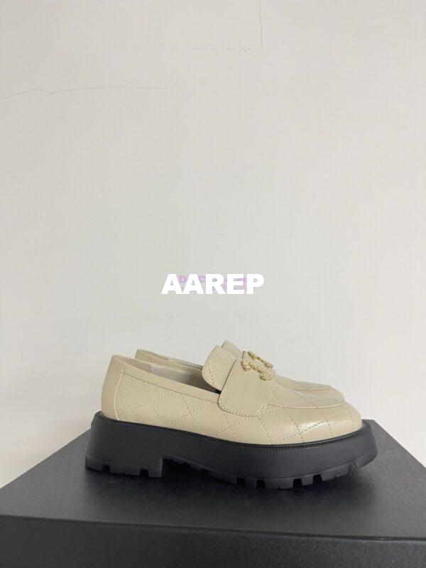 Replica Chanel 24P CC Logo Enamel Loafers Shiny Calfskin G45789 Creme 5