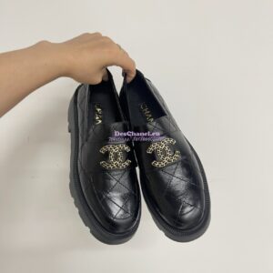 Replica Chanel 24P CC Logo Enamel Loafers Shiny Calfskin G45789 Black 2