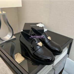 Replica Chanel 24A Heart CC Loafers Glossy Calfskin 50mm G39697 Black