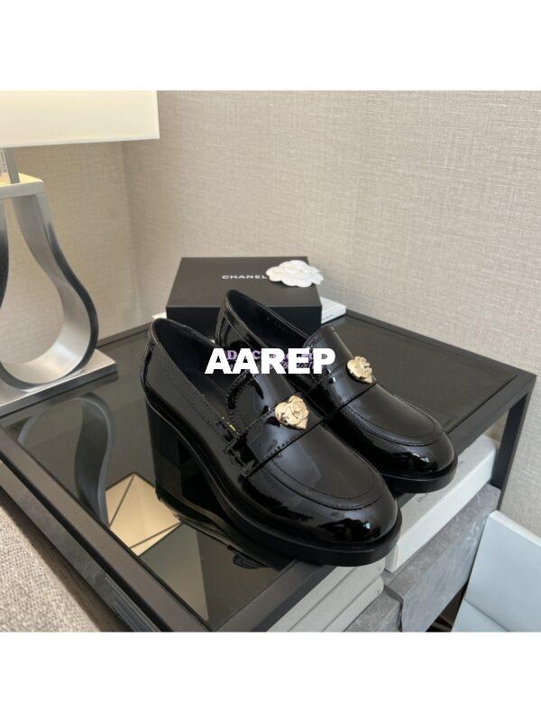 Replica Chanel 24A Heart CC Loafers Glossy Calfskin 50mm G39697 Black