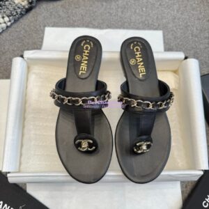 Replica Chanel 25P Spring/Summer Double C Chain Thong Sandals in Lambskin G46404 Black 2