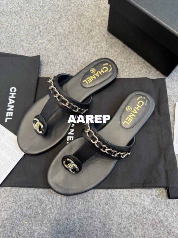 Replica Chanel 25P Spring/Summer Double C Chain Thong Sandals in Lambskin G46404 Black 5
