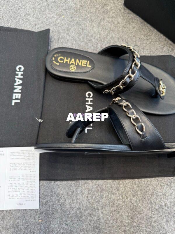 Replica Chanel 25P Spring/Summer Double C Chain Thong Sandals in Lambskin G46404 Black 11