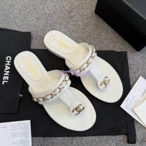Replica Chanel 25P Spring/Summer Double C Chain Thong Sandals in Lambskin G46404 White 2