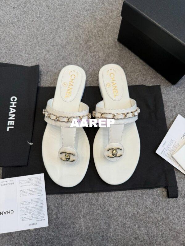Replica Chanel 25P Spring/Summer Double C Chain Thong Sandals in Lambskin G46404 White 5