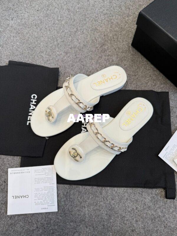 Replica Chanel 25P Spring/Summer Double C Chain Thong Sandals in Lambskin G46404 White 6