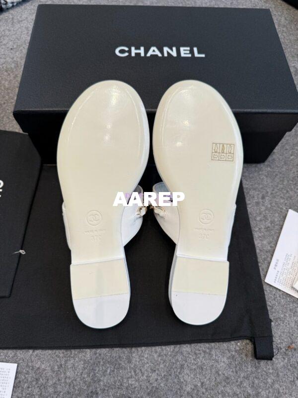 Replica Chanel 25P Spring/Summer Double C Chain Thong Sandals in Lambskin G46404 White 12