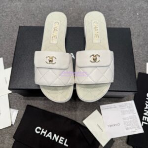 Replica Chanel 25P CC Turnlock Lambskin Slides G38232 White