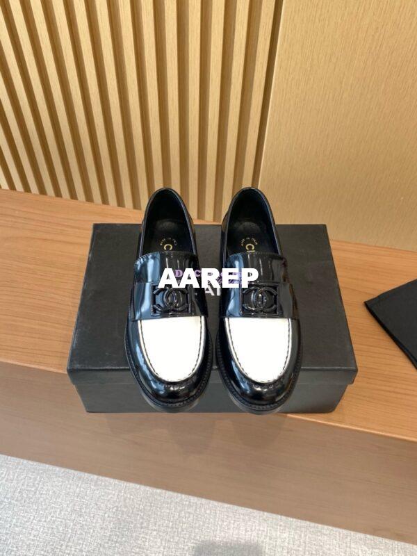 Replica Chanel CC Black Metal Moccasins in Calfskin G45156 White Black