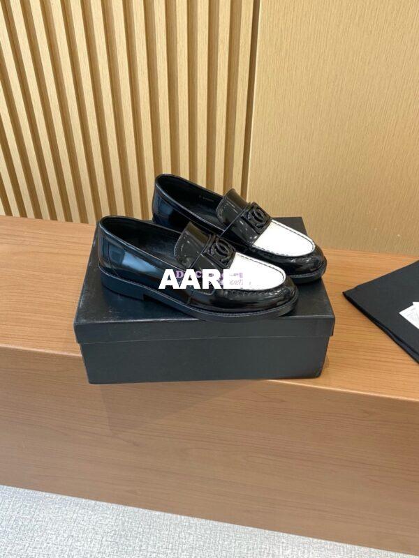 Replica Chanel CC Black Metal Moccasins in Calfskin G45156 White Black 2