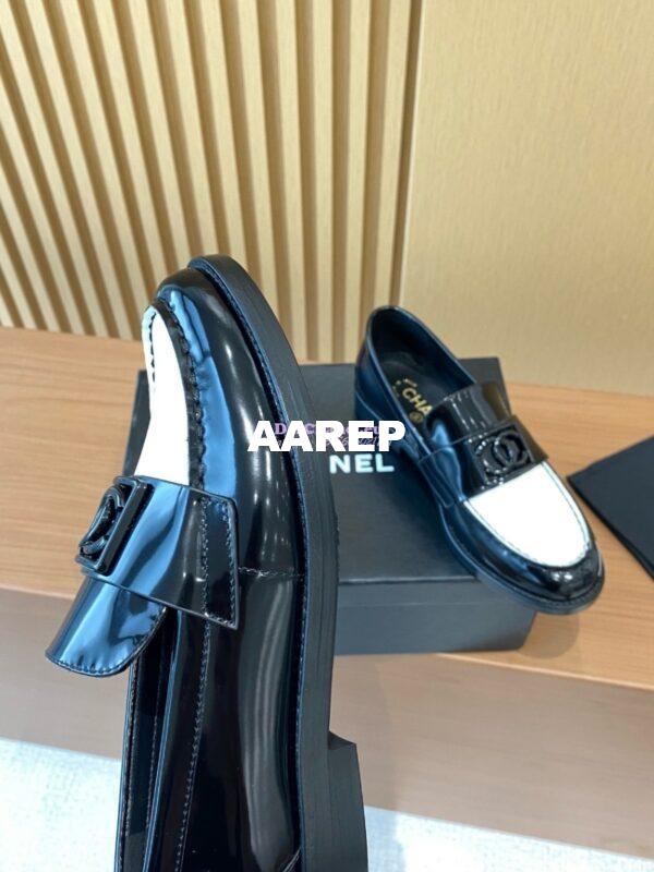 Replica Chanel CC Black Metal Moccasins in Calfskin G45156 White Black 6