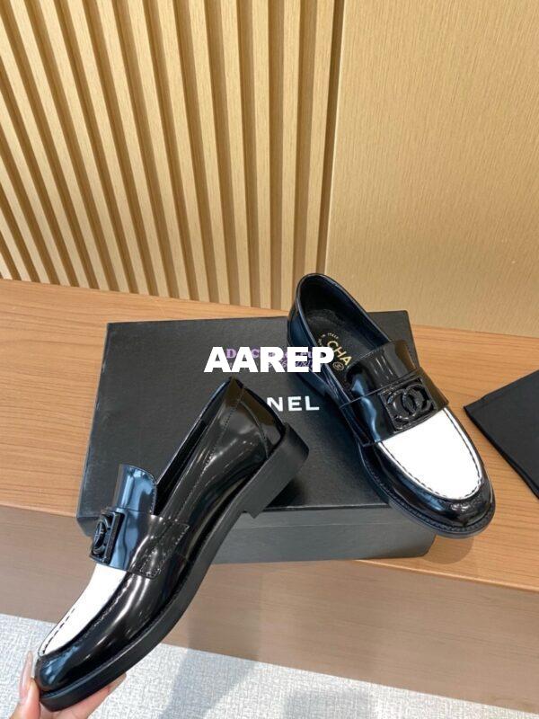 Replica Chanel CC Black Metal Moccasins in Calfskin G45156 White Black 8