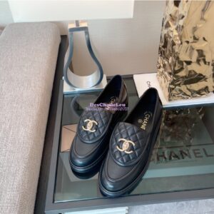 Replica Chanel 24A Twist Lock CC Lambskin Loafers G36646 Black 2