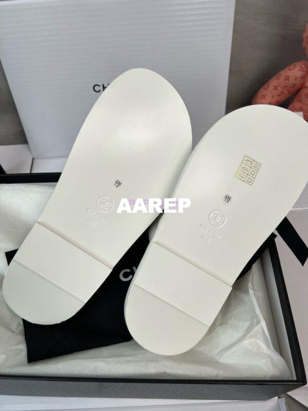 Replica Chanel High-End 24SS Leather Flats Lambskin Sandals G45507 White 22