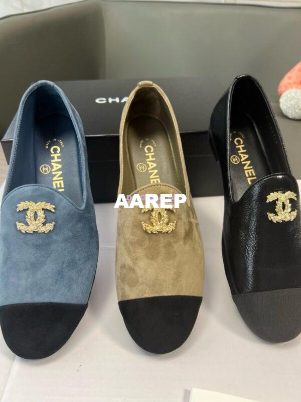 Replica Chanel 24SS Lambskin & Suede Loafers with Golden Wheat Sprig Logo G39318 Blue 4