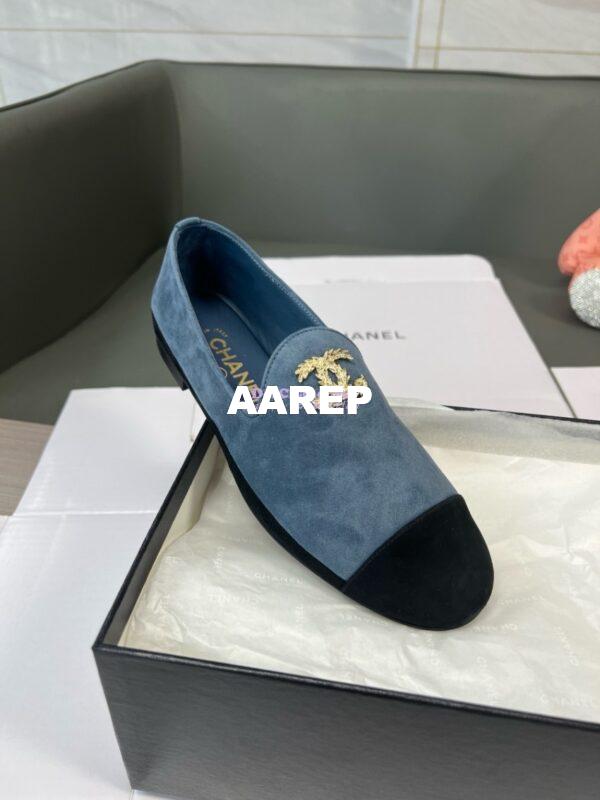 Replica Chanel 24SS Lambskin & Suede Loafers with Golden Wheat Sprig Logo G39318 Blue 5